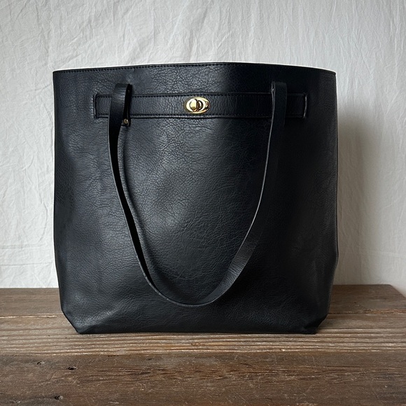 Bueno Handbags - Bueno Classic Black Leather Tote